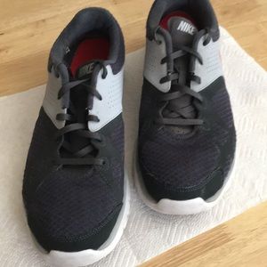 Nike men’s snickers , like New